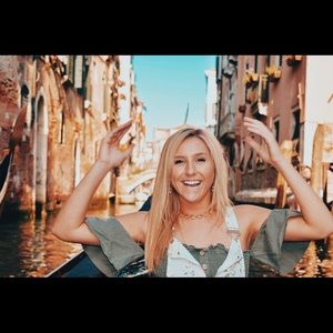 Meet your Posher, Hillary